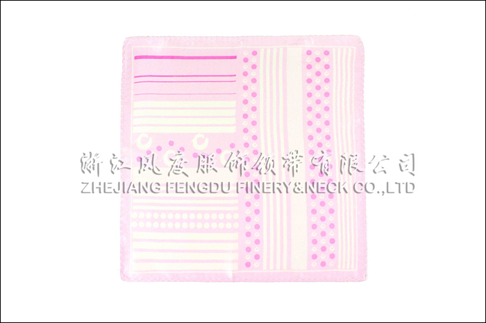 青島國際機(jī)場(chǎng) 真絲小方巾 規(guī)格：21x21cm